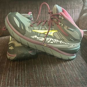 Altra Lone Peak Hiking Boots - Women’s